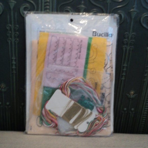 Bucilla Christmas Cherubs ornaments felt craft kit - Picture 4 of 4